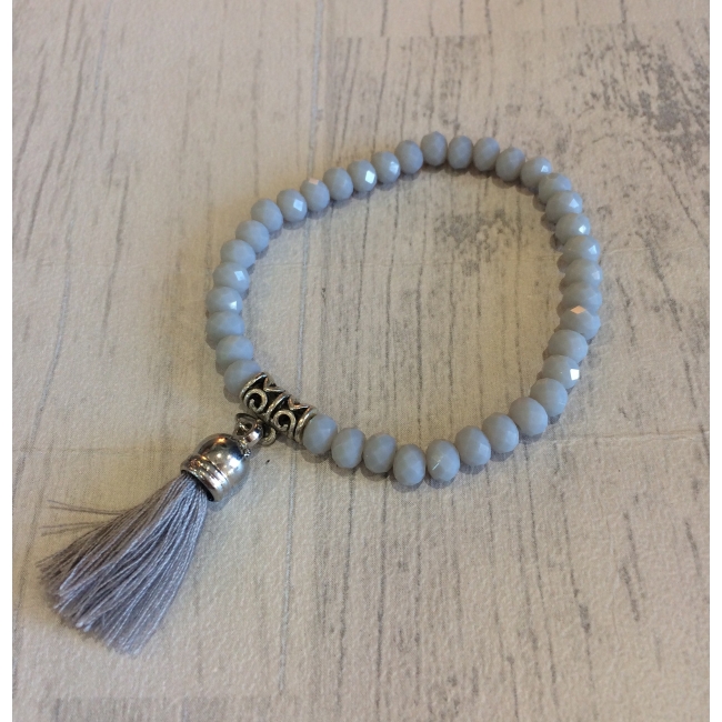 Bracelet gris mat en perles de verre et pompon