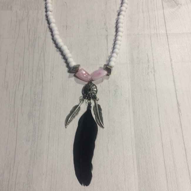 Collier sautoir plume noire