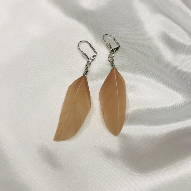 Boucles d'oreilles plumes beiges