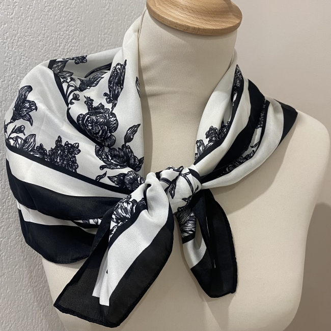 Foulard noir et blanc