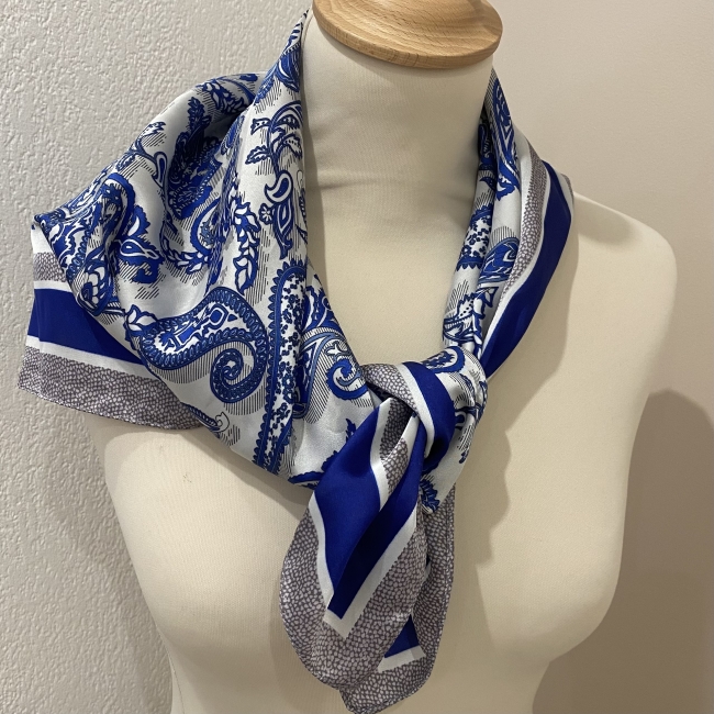 Foulard bleu et gris