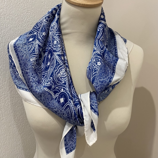 Foulard bleu foncé bord blanc