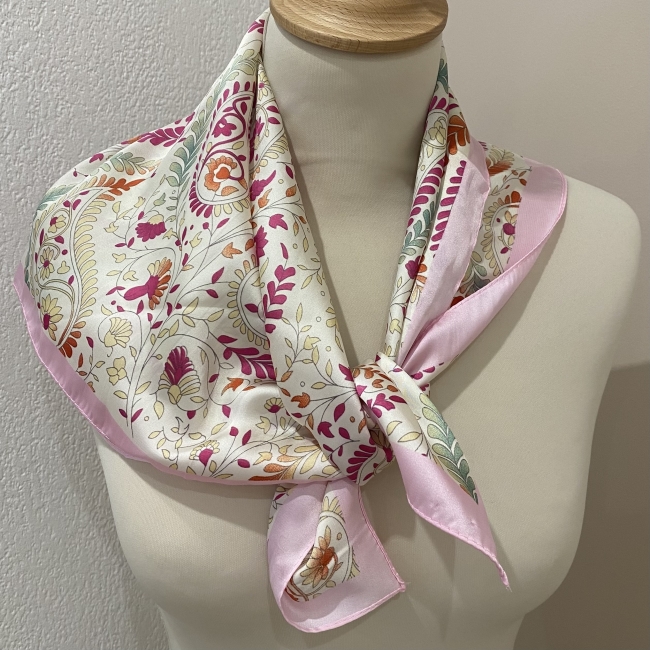 Foulard rose fleuri