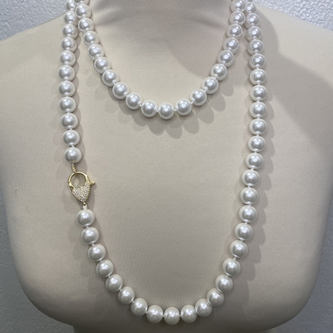 Collier sautoir façon perles de culture