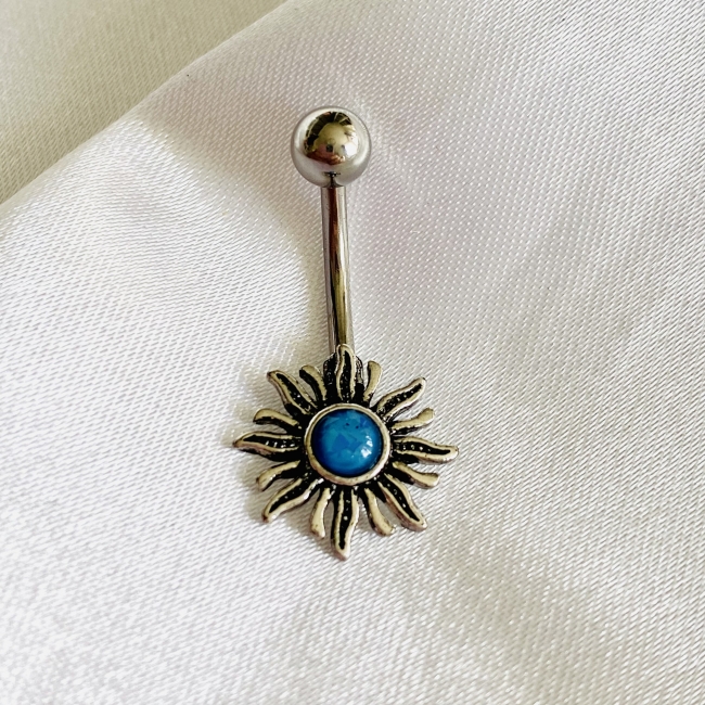 Piercing soleil et perle bleue