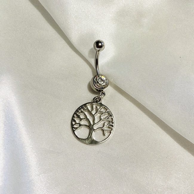 Piercing avec un arbre de vie