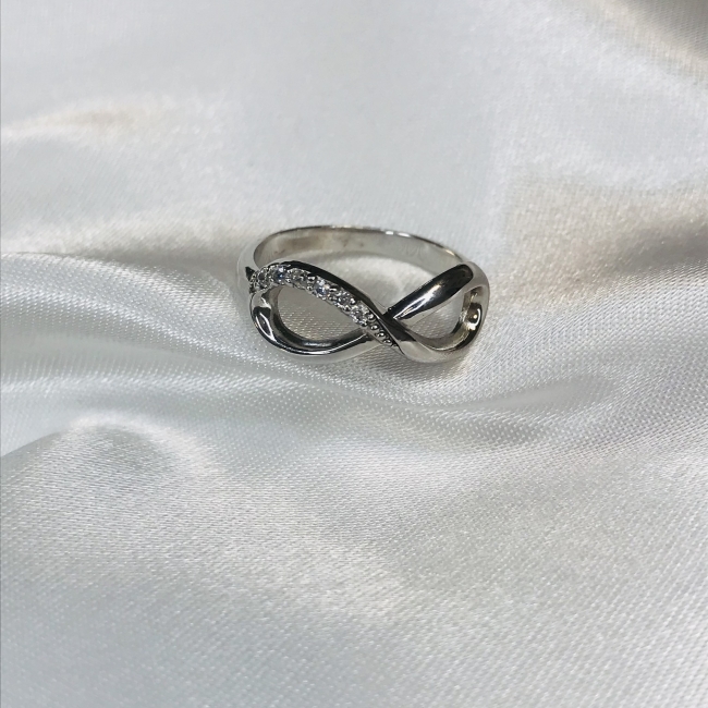 Bague en argent et infini zirconium