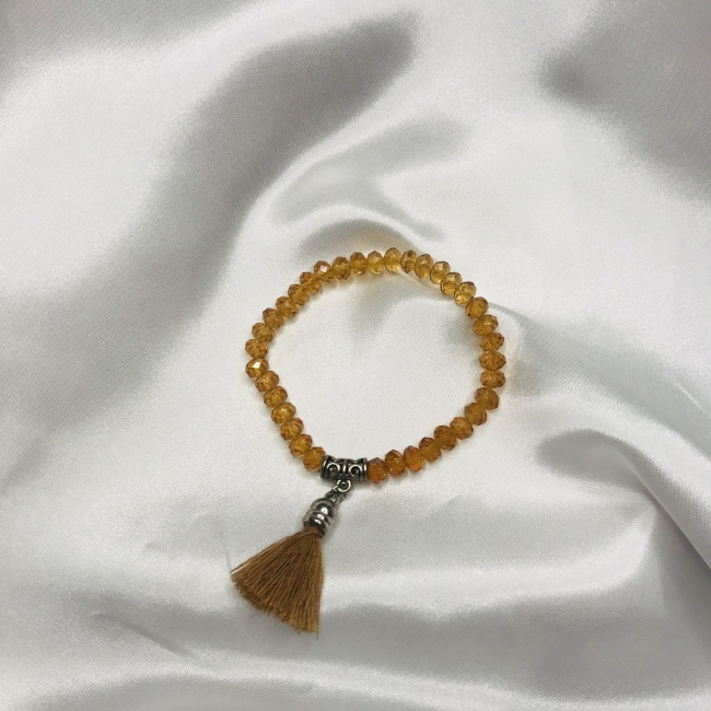 Bracelet ambre en perles de verre et pompon