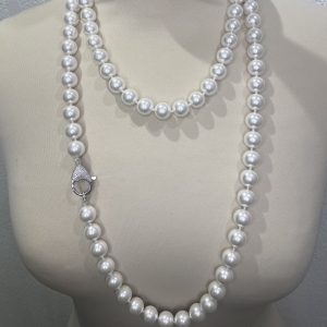 Collier sautoir façon perles de culture