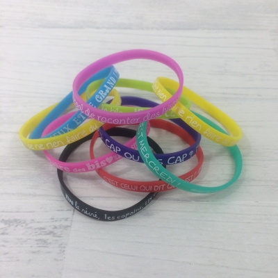 Bracelets en silicone multicolores