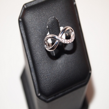 Bague en argent et infini zirconium
