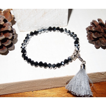 Bracelet noir et gris en perles et pompon