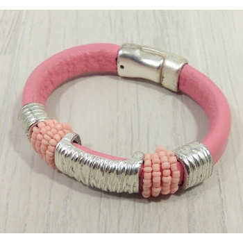 Bracelet rose en cuir, métal et perles