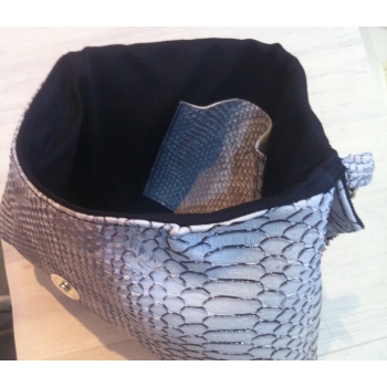 Pochette/sac gris en simili cuir croco