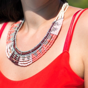 Collier de perles à tendance ethnique