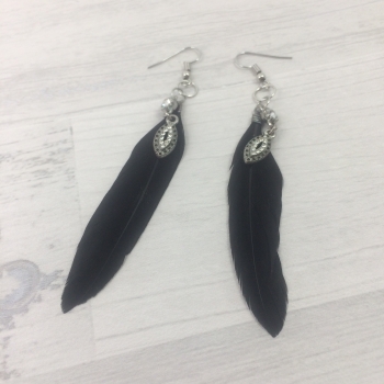 Boucles d'oreilles plumes noires et strass