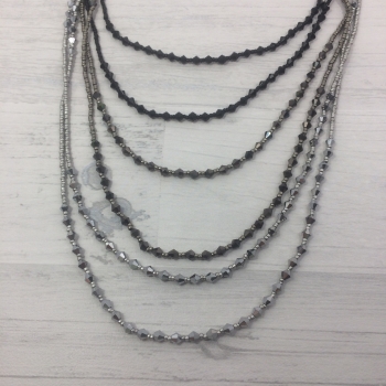 Collier sautoir multirangs perles