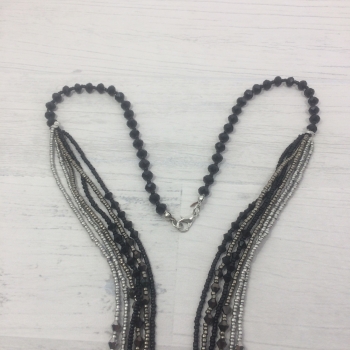 Collier sautoir multirangs perles