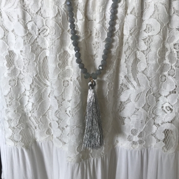Collier sautoir gris
