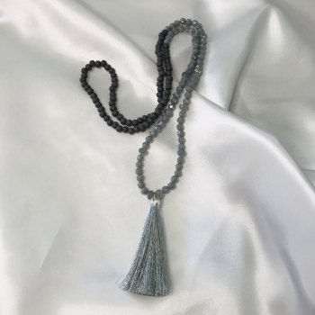 Collier sautoir gris