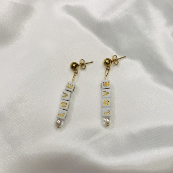Boucles d'oreilles dorées "LOVE"