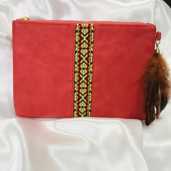 Pochette KIM & ZOZI rouge en simili daim avec plumes