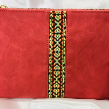 Pochette KIM & ZOZI rouge en simili daim avec plumes