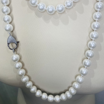 Collier sautoir façon perles de culture