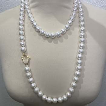 Collier sautoir façon perles de culture