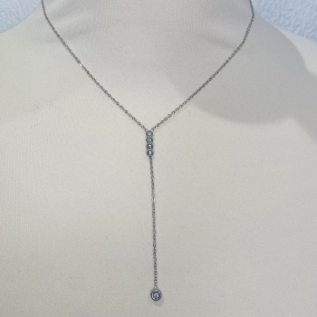 Collier avec des pampilles en cristal