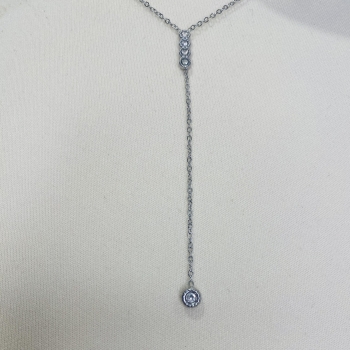 Collier avec des pampilles en cristal