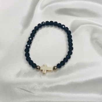 Bracelet en perles bleu nuit et croix blanche